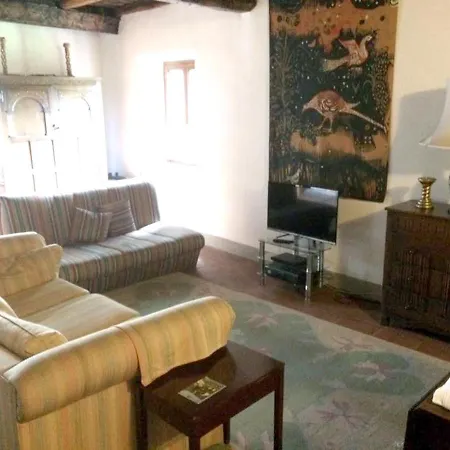 Spacious In With Private Pool And Mountain View Barga