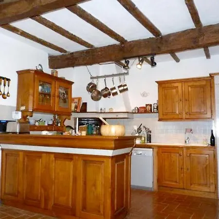 Spacious In With Private Pool And Mountain View Vila